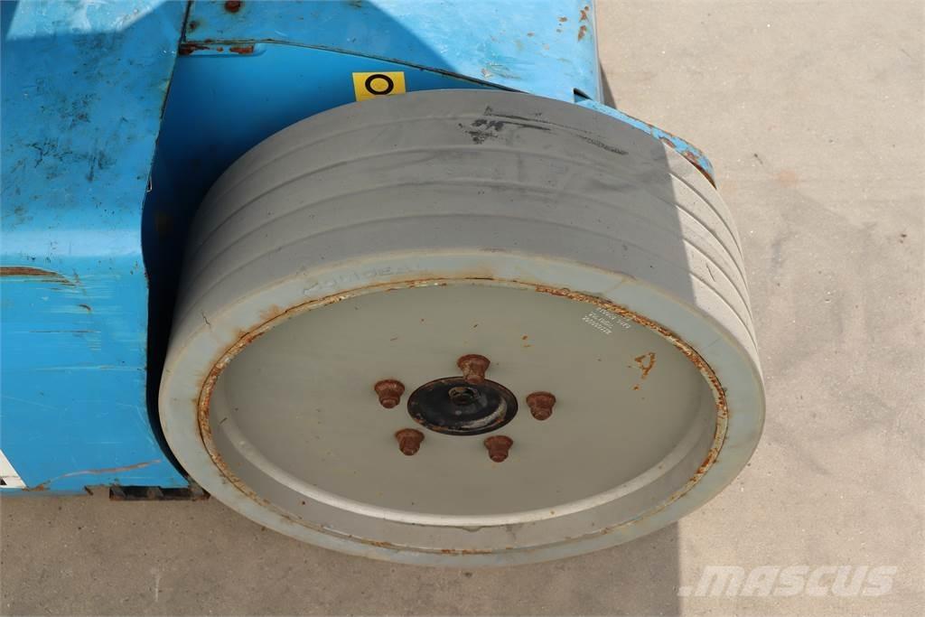 Manitou 120AETJC Plataformas con brazo de elevación manual