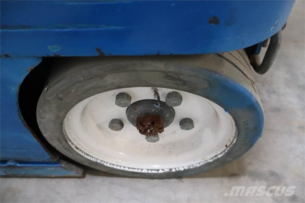 SkyJack SJ16 Plataformas con jaula de elevación