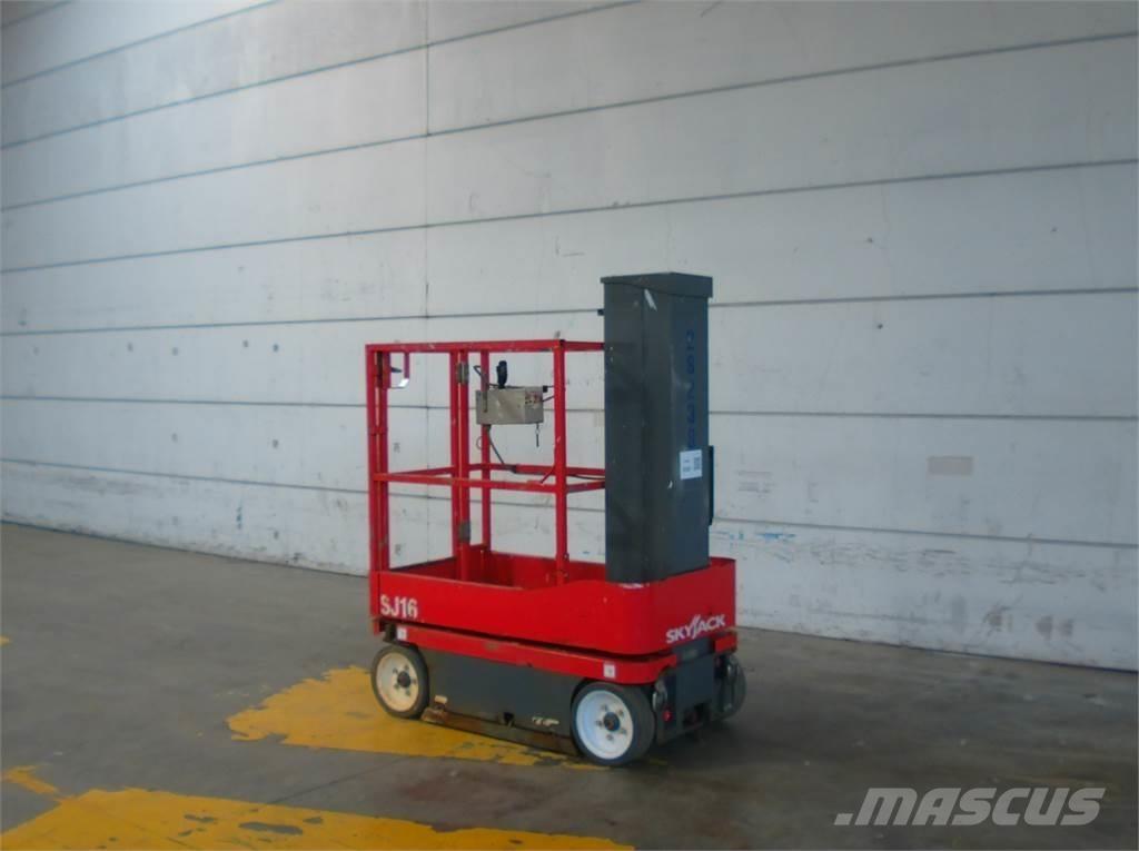 SkyJack SJ16 Plataformas con jaula de elevación