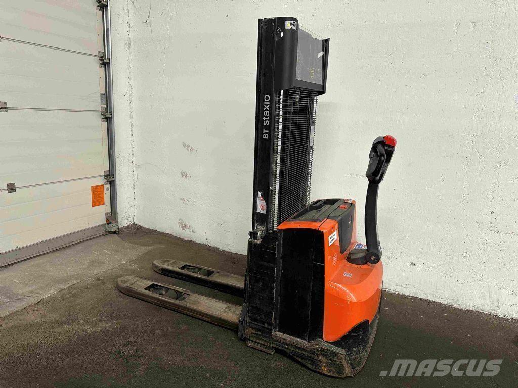 BT SWE 100 Montacargas manual