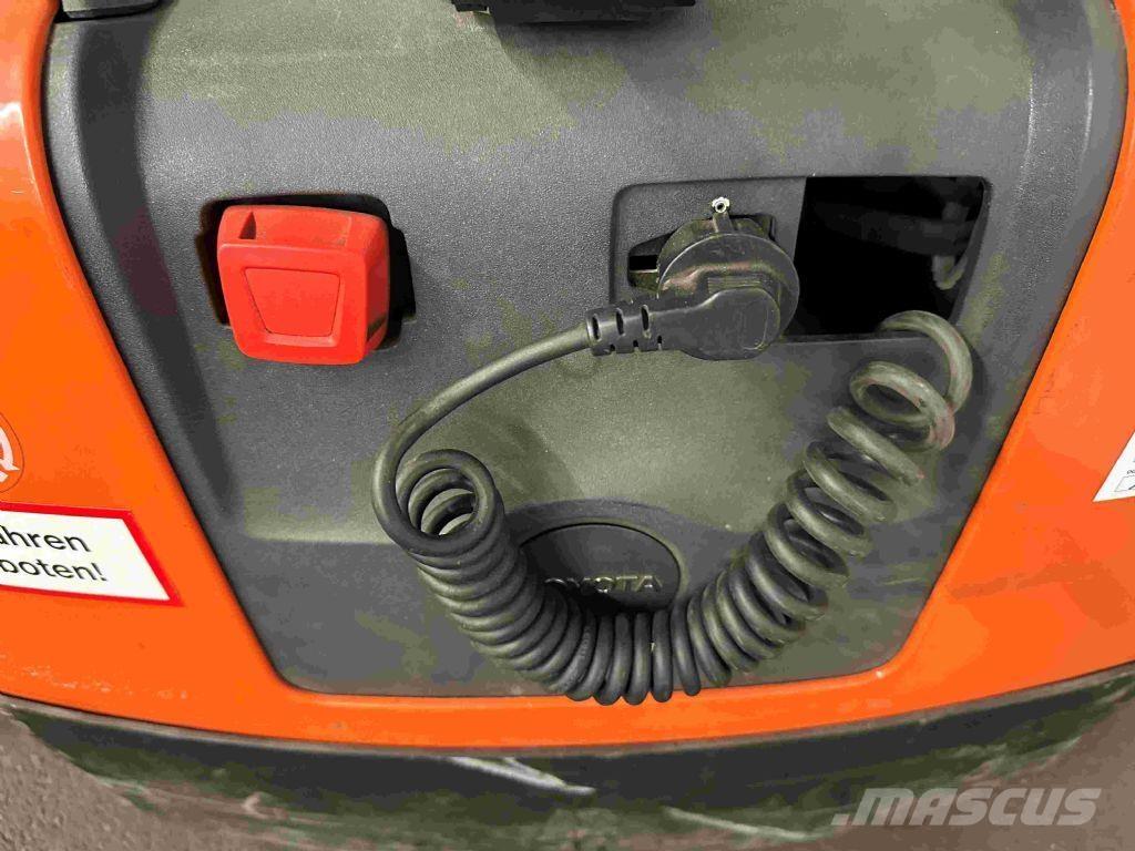 Toyota LWE 130 Montacargas de baja elevación