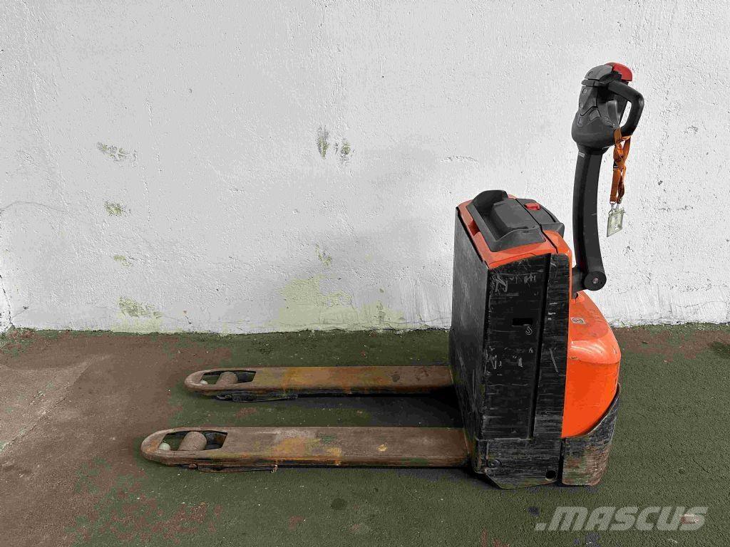 Toyota LWE 140 Montacargas de baja elevación