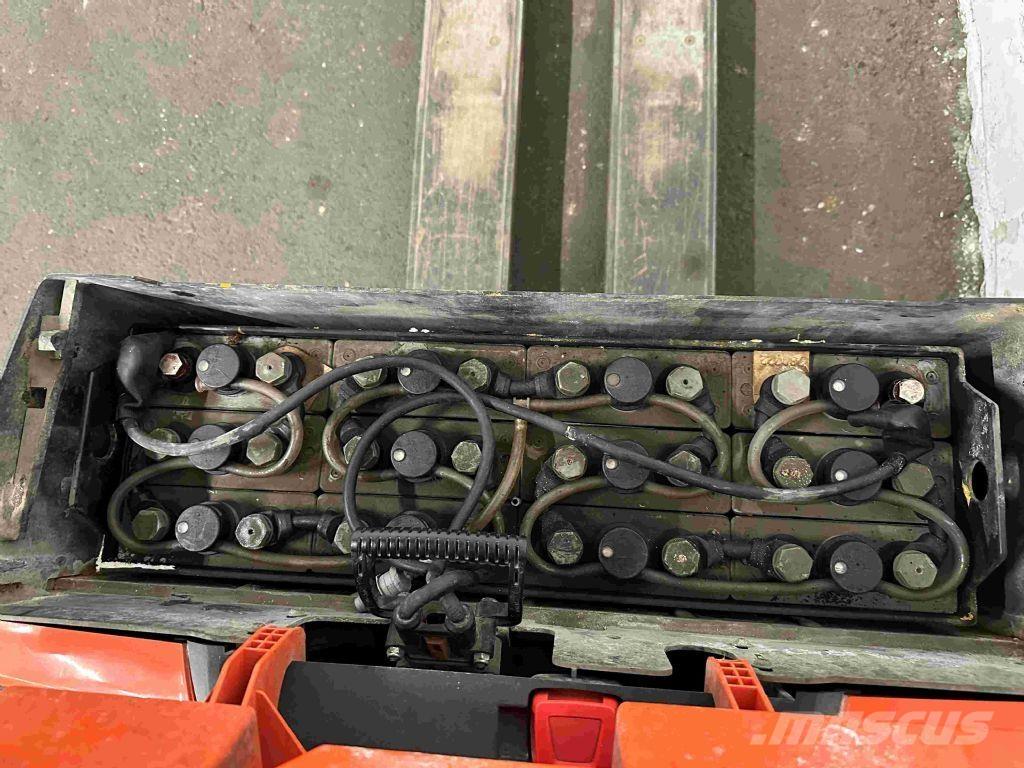 Toyota LWE 200 Montacargas de baja elevación