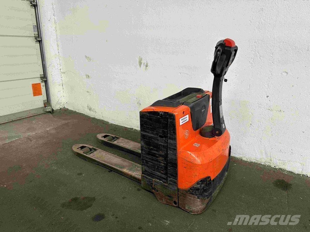 Toyota LWE 200 Montacargas de baja elevación