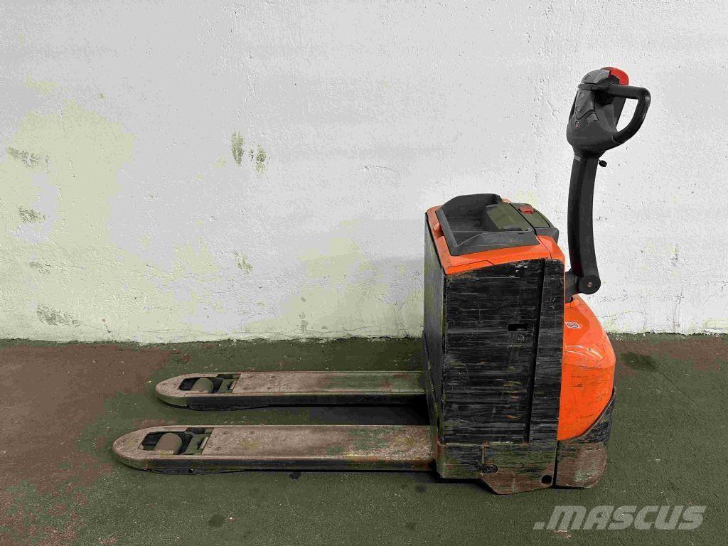 Toyota LWE 200 Montacargas de baja elevación