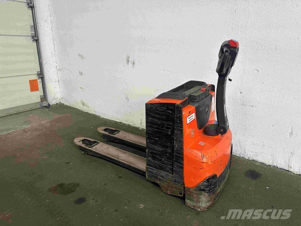 Toyota LWE 200 Montacargas de baja elevación