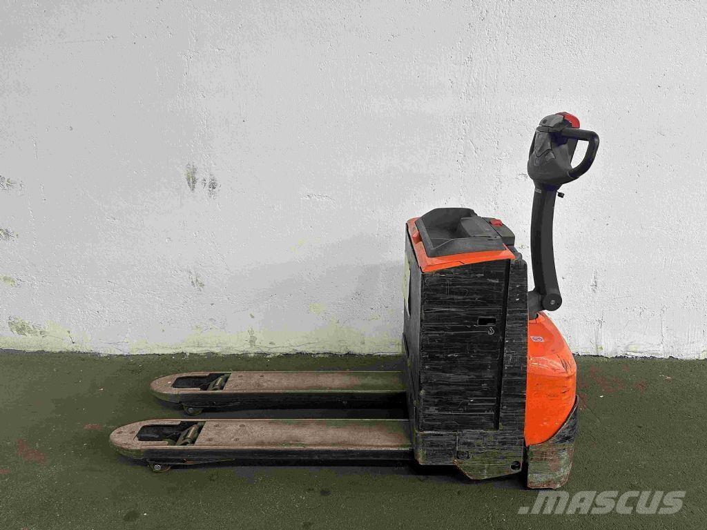 Toyota LWE 200 Montacargas de baja elevación