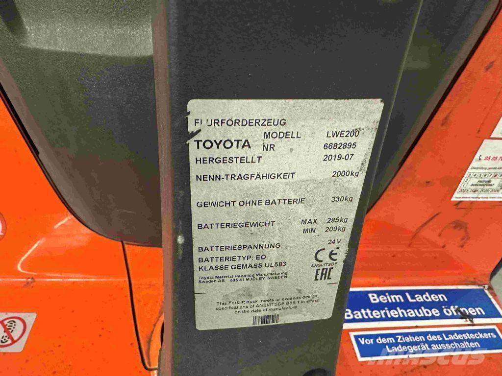 Toyota LWE 200 Montacargas de baja elevación