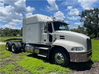 Mack CXU613 Pinnacle