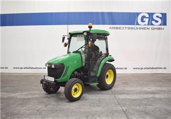 John Deere 3320