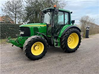 John Deere 6220