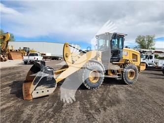 CAT 930M