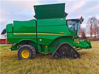 John Deere S690i