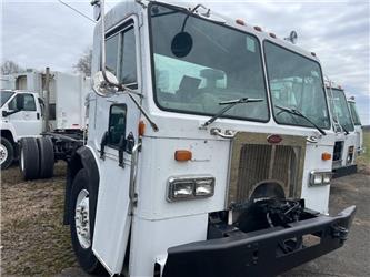 Peterbilt 320