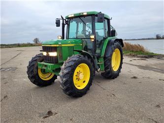 John Deere 6110