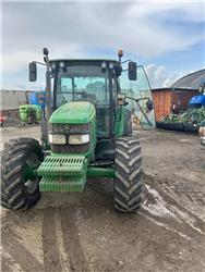 John Deere 5820