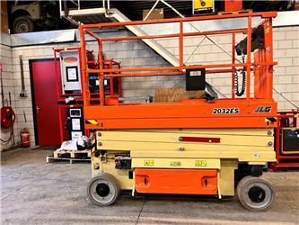 JLG 2032ES