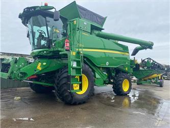 John Deere T670