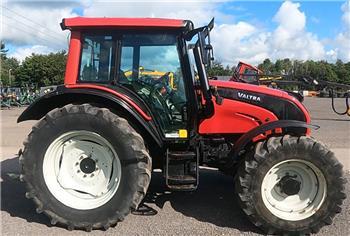 Valtra N121 Tractor