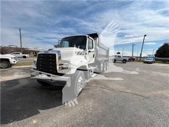 Freightliner 114SD