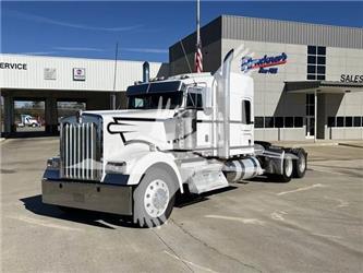 Kenworth W900