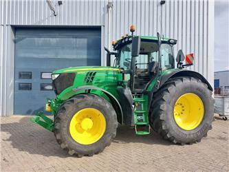 John Deere 6215R