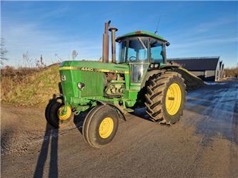 John Deere 4440