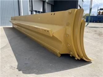 CAT 140G Moldboard