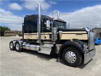 Kenworth W900L