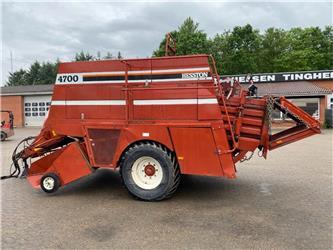 Hesston 4700