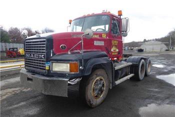 Mack CL713