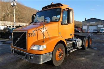 Volvo VNM64T