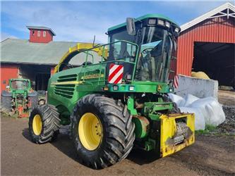 John Deere 7300