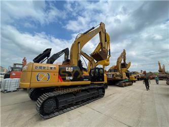 CAT 323 D