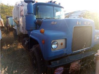 Mack R 600