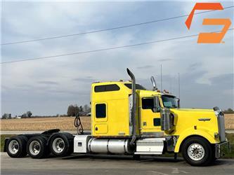 Kenworth W 900