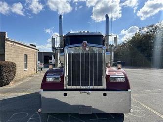 Kenworth W900L