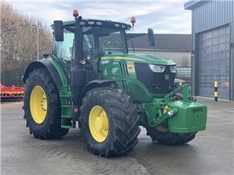 John Deere 6215R