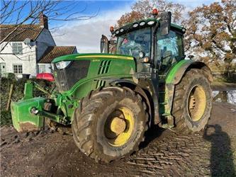 John Deere 6215R