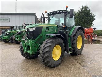 John Deere 6215R