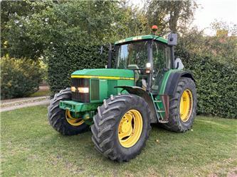 John Deere 6910