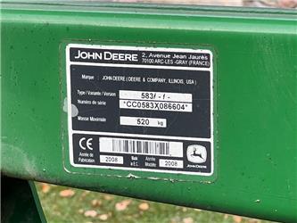 John Deere 5820