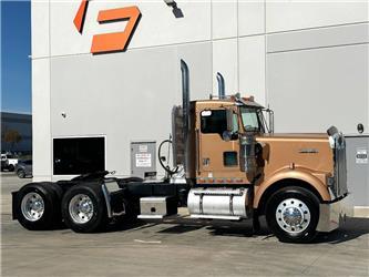 Kenworth W 900