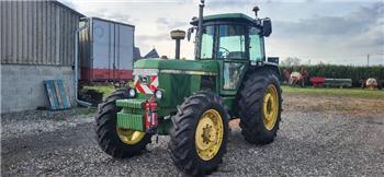 John Deere 3140