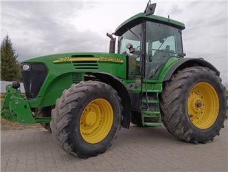 John Deere 7820