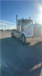 Kenworth W900