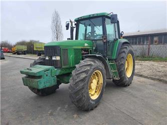 John Deere 6910