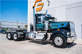 Kenworth W 900