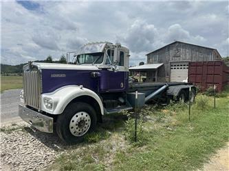 Kenworth W900