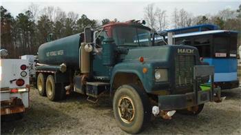 Mack RD685S